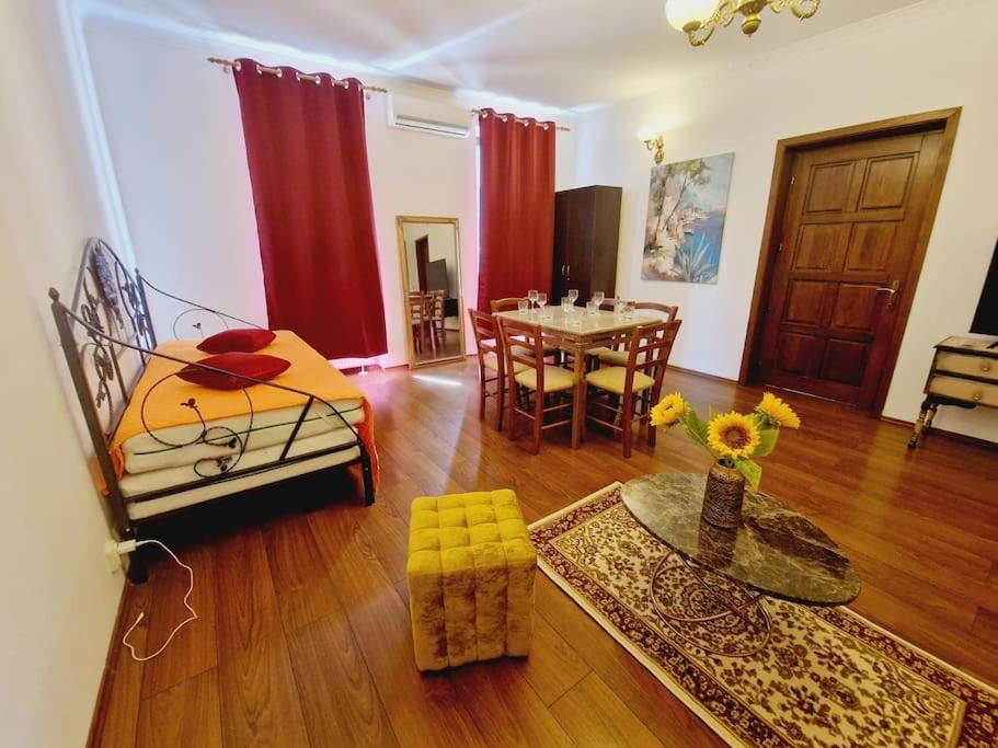 5* Royal House Near Unirii Square Villa Cluj-Napoca Exterior foto
