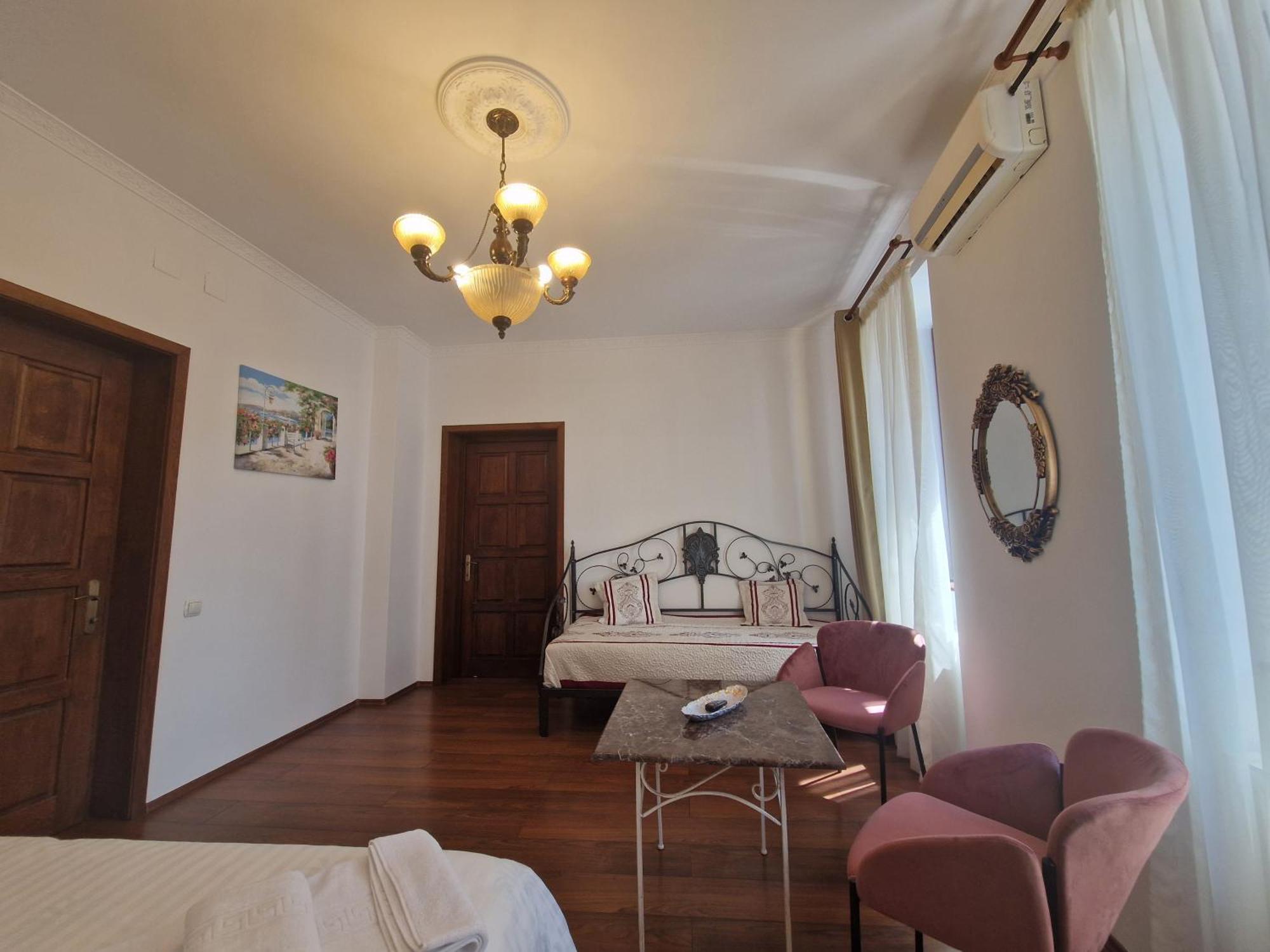 5* Royal House Near Unirii Square Villa Cluj-Napoca Exterior foto